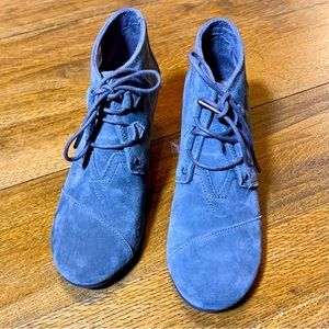 Toms Women's 9 Gray Suede Desert Wedge Booties Leather Ankle Lace Up Comfort